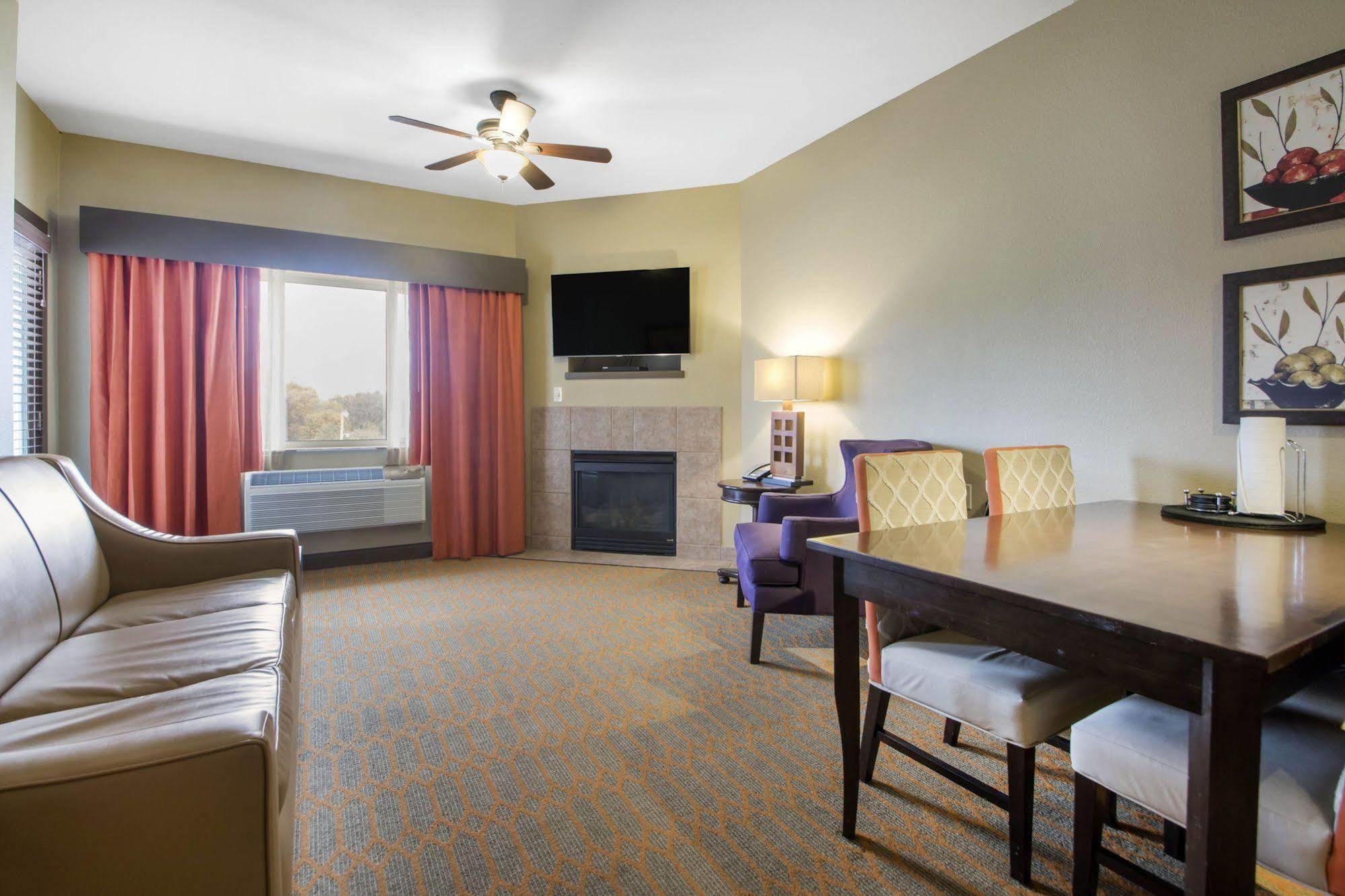 Bluegreen Vacations Odyssey Dells Resort Lake Delton Exterior photo